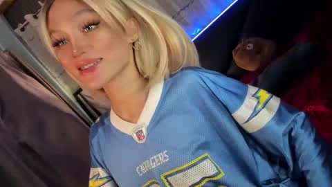 amelinckx online show from February 11, 6:44 pm