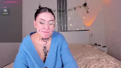 Aylin  online show from March 3, 5:18 pm