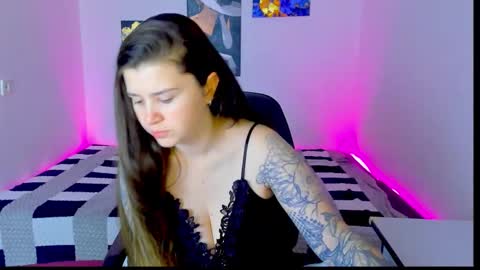 amellymillyy online show from November 10, 3:44 pm