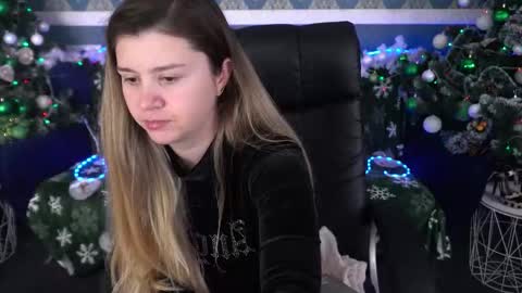 amellymillyy online show from January 12, 1:38 pm