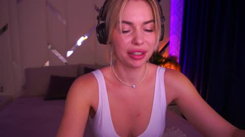 Amely online show from January 19, 7:25 am