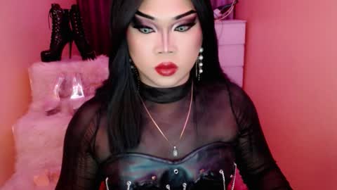 Snapshot of amiadoll chatting on October 19, 2:40 pm Queen Mireska online show from October 19, 2:40 pm