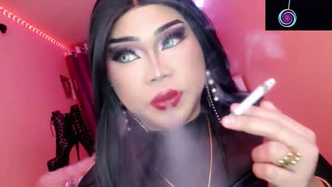 Snapshot of amiadoll chatting on October 21, 5:35 pm Queen Mireska online show from October 21, 5:35 pm