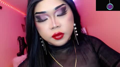 Snapshot of amiadoll chatting on November 4, 3:44 pm Queen Mireska online show from November 4, 3:44 pm