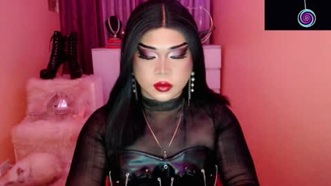 Snapshot of amiadoll chatting on November 8, 2:39 pm Queen Mireska online show from November 8, 2:39 pm