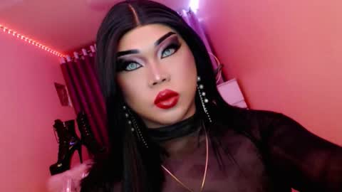 Snapshot of amiadoll chatting on November 10, 3:00 pm Queen Mireska online show from November 10, 3:00 pm