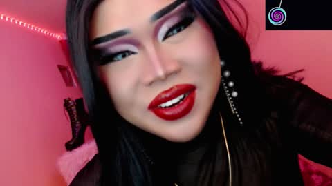 Snapshot of amiadoll chatting on November 14, 4:28 pm Queen Mireska online show from November 14, 4:28 pm