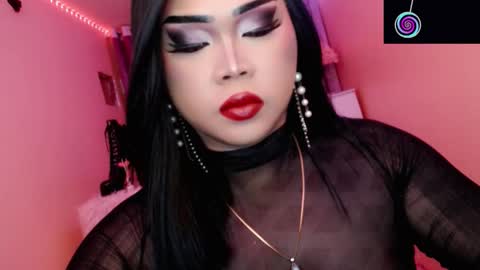 Snapshot of amiadoll chatting on November 20, 3:34 pm Queen Mireska online show from November 20, 3:34 pm