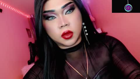 Snapshot of amiadoll chatting on November 24, 6:07 pm Queen Mireska online show from November 24, 6:07 pm