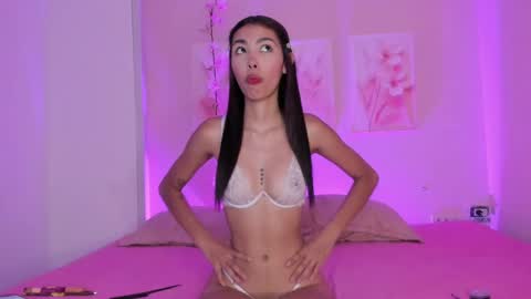 AmiiClark  online show from April 12, 7:08 pm