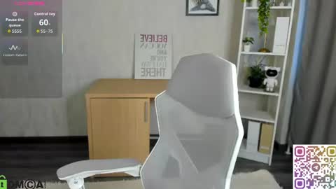 Snapshot of amilia_may chatting on July 5, 4:19 am amilia_may online show from July 5, 4:19 am