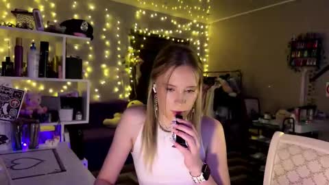 Snapshot of amily_sunray chatting on February 25, 2:16 pm Amily online show from February 25, 2:16 pm