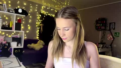 Snapshot of amily_sunray chatting on March 2, 1:51 pm Amily online show from March 2, 1:51 pm