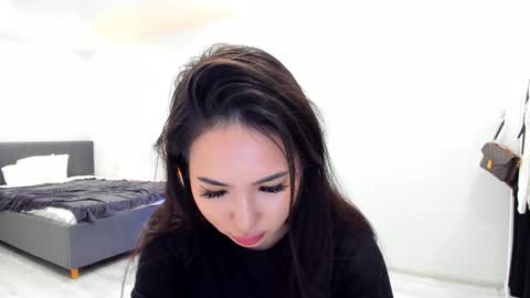 Snapshot of amina_artin chatting on February 16, 2:02 pm Amina online show from February 16, 2:02 pm