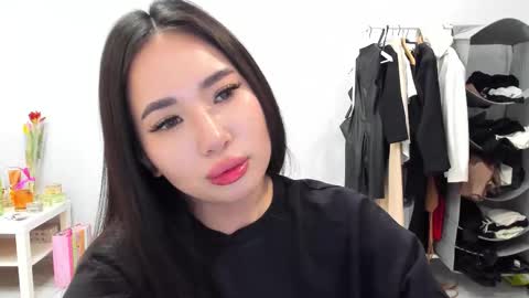 Snapshot of amina_artin chatting on March 10, 7:41 pm Amina online show from March 10, 7:41 pm