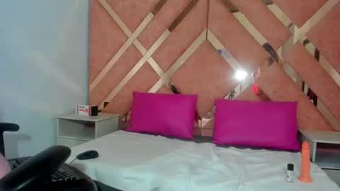 amira xx2 online show from July 5, 7:32 pm
