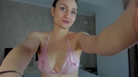 Snapshot of amiraanne chatting on February 27, 6:41 pm AmiraAnne online show from February 27, 6:41 pm