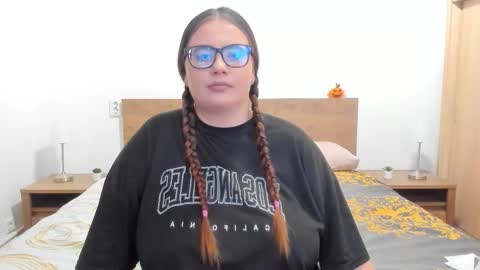 Amira Vyxen online show from November 1, 8:00 pm