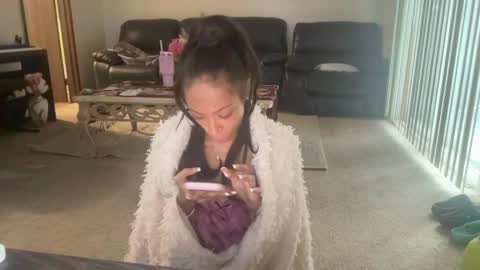 Snapshot of amirime chatting on April 1, 1:41 pm Aulani 3 online show from April 1, 1:41 pm