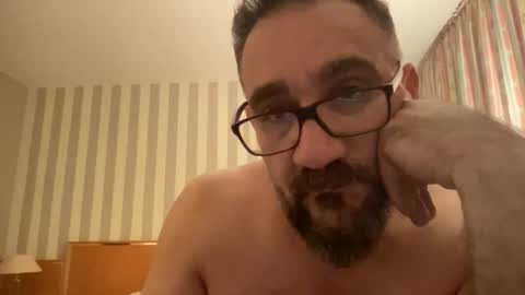 Snapshot of amirsds3298129 chatting on February 26, 6:40 pm amirsds3298129 online show from February 26, 6:40 pm