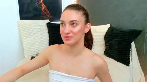 Snapshot of ammirra_a chatting on June 5, 4:19 am Amira online show from June 5, 4:19 am