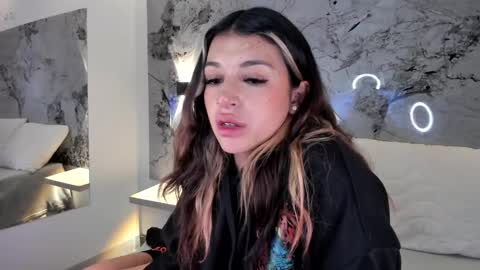 Snapshot of ammy_camm chatting on December 3, 3:20 am Ammy online show from December 3, 3:20 am