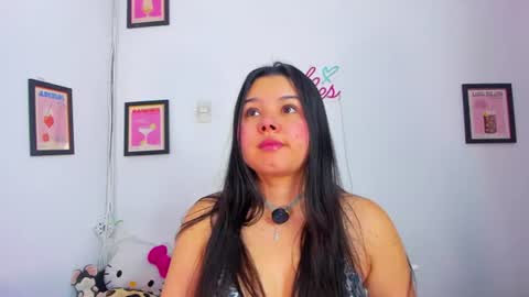 Snapshot of ammy_v chatting on August 1, 12:04 pm Lu online show from August 1, 12:04 pm