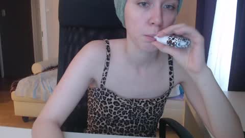 Snapshot of amoremeoww chatting on December 27, 10:45 am miss unforgettable online show from December 27, 10:45 am