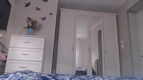 miss unforgettable online show from November 17, 7:25 am