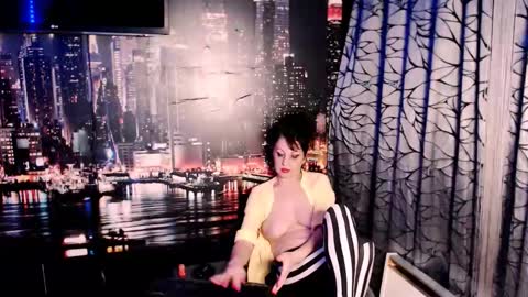 Sarah online show from October 31, 6:31 pm