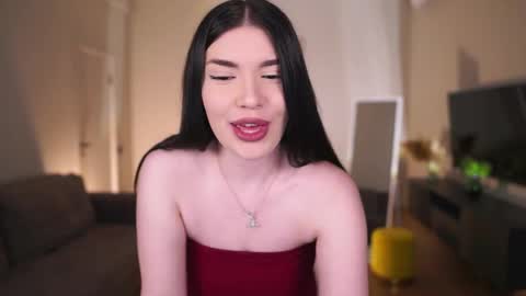 Snapshot of amourdemavie_ chatting on April 12, 6:57 pm Ada online show from April 12, 6:57 pm
