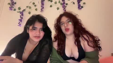 Snapshot of amy_and_mochi chatting on June 9, 3:29 am mochi and amy online show from June 9, 3:29 am