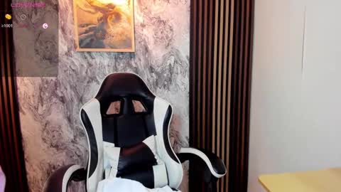 Amy online show from October 9, 8:29 pm