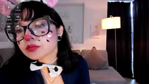 Snapshot of amy_lit chatting on October 15, 3:56 pm Hello I am Allison Welcome to my room and let is have a good time together whith me online show from October 15, 3:56 pm