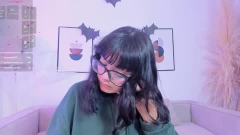 Snapshot of amy_lit chatting on October 21, 8:31 pm Hello I am Allison Welcome to my room and let is have a good time together whith me online show from October 21, 8:31 pm