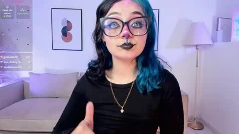 Snapshot of amy_lit chatting on November 19, 8:09 pm Hello I am Allison Welcome to my room and let is have a good time together whith me online show from November 19, 8:09 pm