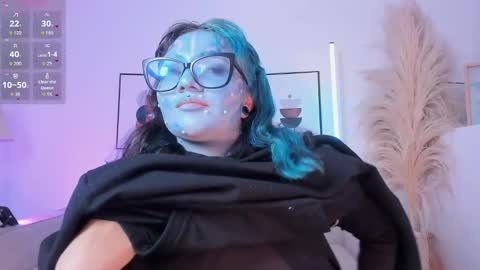 Snapshot of amy_lit chatting on November 26, 7:48 pm Hello I am Allison Welcome to my room and let is have a good time together whith me online show from November 26, 7:48 pm