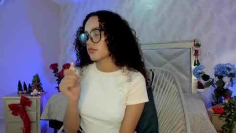 Snapshot of amy_sweetheat__ chatting on December 2, 5:30 pm Amely online show from December 2, 5:30 pm