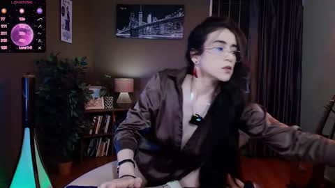 Snapshot of amy_versatile chatting on November 18, 2:17 am Amy online show from November 18, 2:17 am