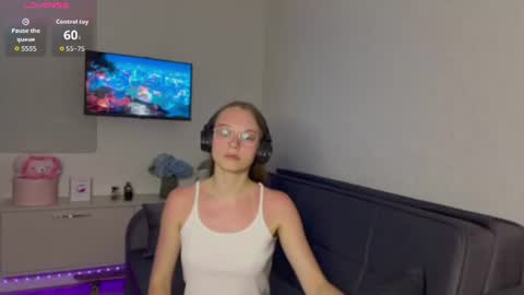 Snapshot of amy_yammy3 chatting on June 21, 6:32 pm Amy online show from June 21, 6:32 pm