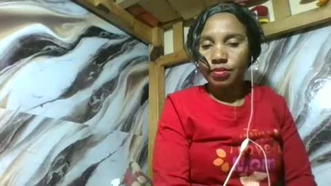 Snapshot of amyatche chatting on June 18, 6:35 am Amyatche online show from June 18, 6:35 am