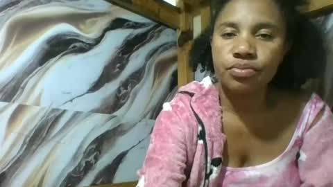 Snapshot of amyatche chatting on June 29, 10:26 am Amyatche online show from June 29, 10:26 am