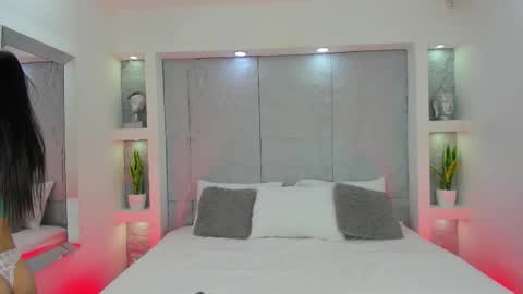 Snapshot of amycolman_ chatting on November 11, 11:32 am amy online show from November 11, 11:32 am