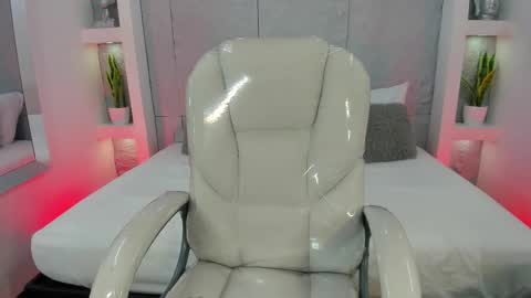 Snapshot of amycolman_ chatting on November 13, 11:31 am amy online show from November 13, 11:31 am