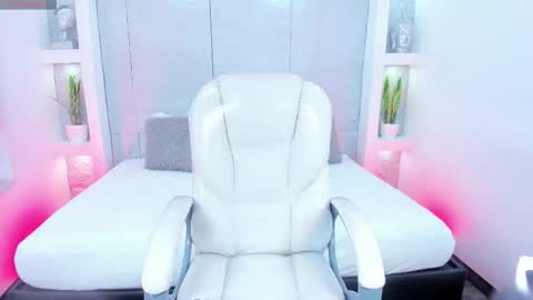 Snapshot of amycolman_ chatting on November 25, 11:32 am amy online show from November 25, 11:32 am