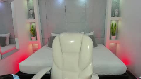 Snapshot of amycolman_ chatting on December 2, 11:37 am amy online show from December 2, 11:37 am