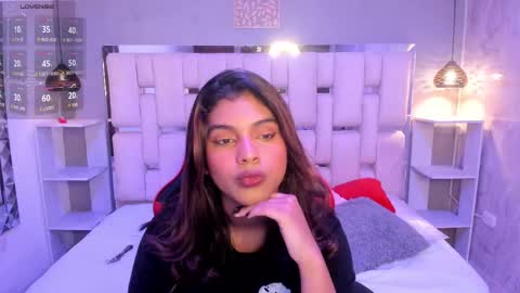 amyevan_ online show from October 14, 8:42 pm