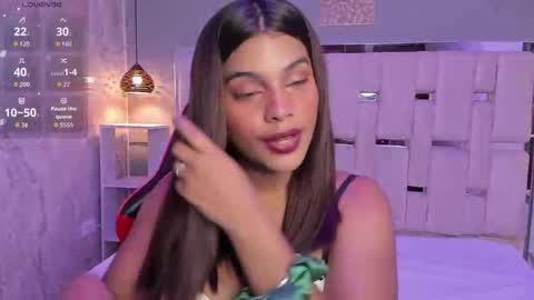 amyevan_ online show from October 22, 9:47 pm