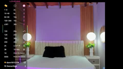 amyjohnsonn online show from October 31, 1:23 pm