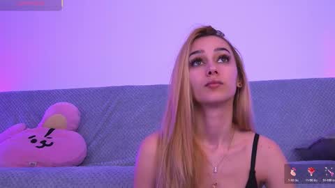 amykentt online show from April 18, 7:29 pm